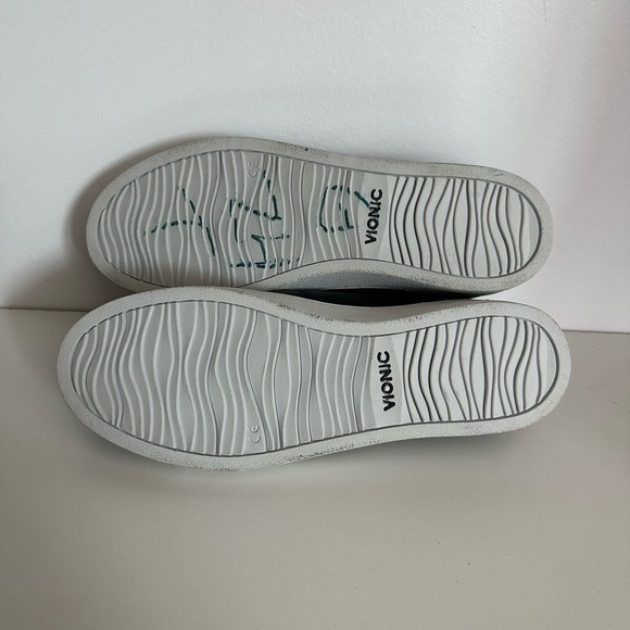 Vionic Ellis Black Leather Zip Up Sneaker - Picture 8 of 8